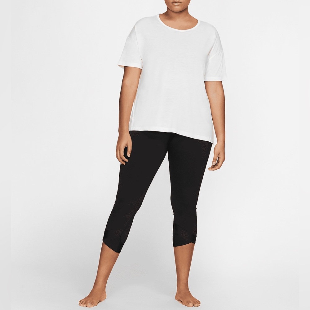 Nike Dri-Fit Yoga Women’s Plus Size Short Sleeve White Top Size 1X NWT